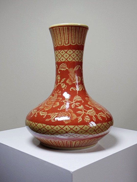 Image 1 of Chinese vase, 20th century, hand-painted ceramic, unusual shade of red