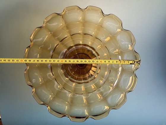 Image 1 of Porte-gâteau - Lady - Ankerglas Bernsdorf- Période Art Déco (années 1930)- Verre ambré