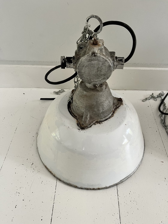 2 Vintage Industrial Lamps – Ceiling lights, Cast Iron, Other (photo 2 of 5)
