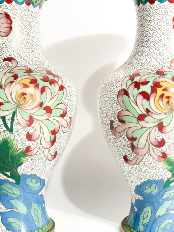 Pair of Chinese Cloisonné Vases with Floral and Hummingbird Motifs, 1950s – Metal (photo 7 of 15)