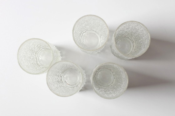 Image 1 of Set di 5 bicchieri vintage con motivo a corteccia / Servizio da tavola in vetro pressato di metà secolo / Italia / Anni '80