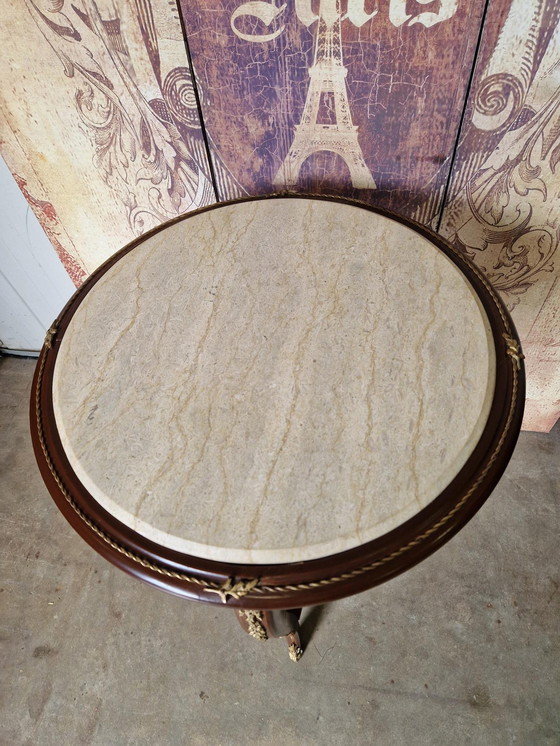 Image 1 of Klassischer dekorativer Beistelltisch, Pflanzentisch, Wandkonsole Marmorplatte und fehlende Verzierungen Abmessung 60x60cm und 8