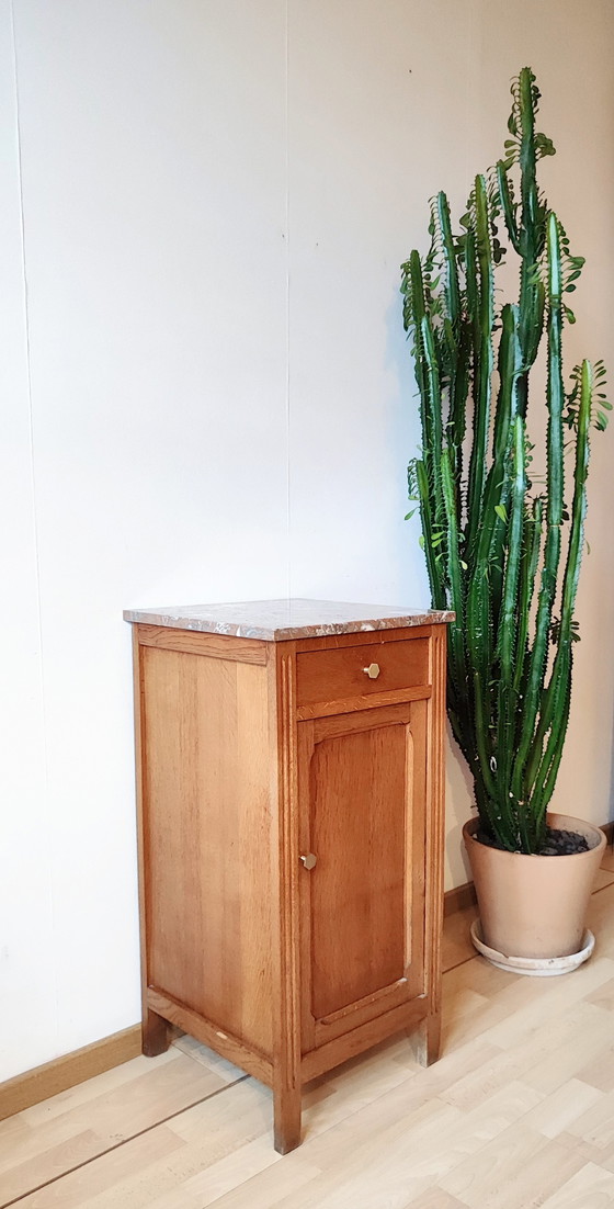 Image 1 of Mueble de madera maciza con tapa de mármol.