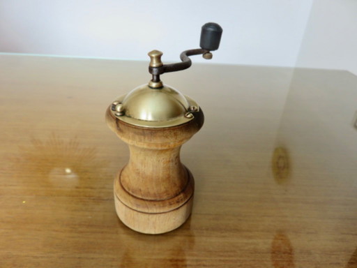 Molinillo de pimienta "Peugeot frères", Francia, años 50 60