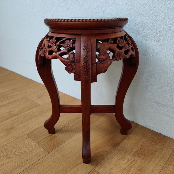 Image 1 of Antiker orientalischer Beistelltisch/Pflanztisch mit Marmorplatte