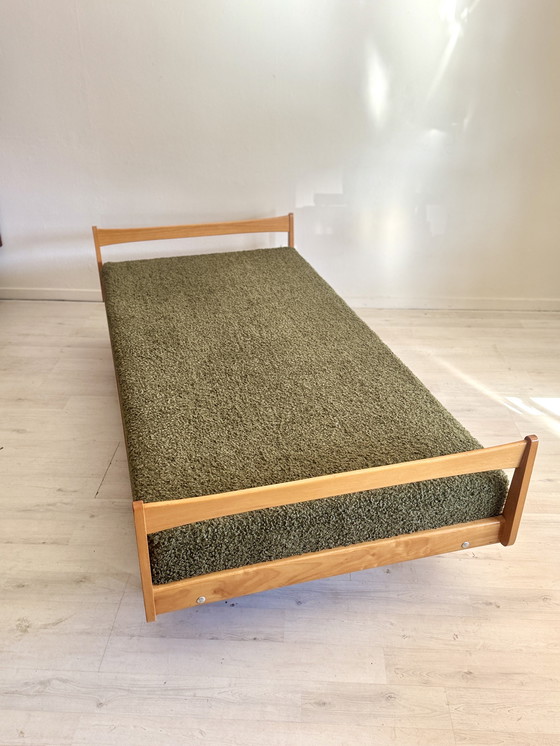 Image 1 of Divano letto vintage anni '50/'60 in peluche bouclé verde