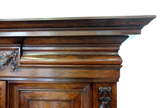 Image 1 of Mobile a viticcio in prezioso palissandro, 1700 circa.