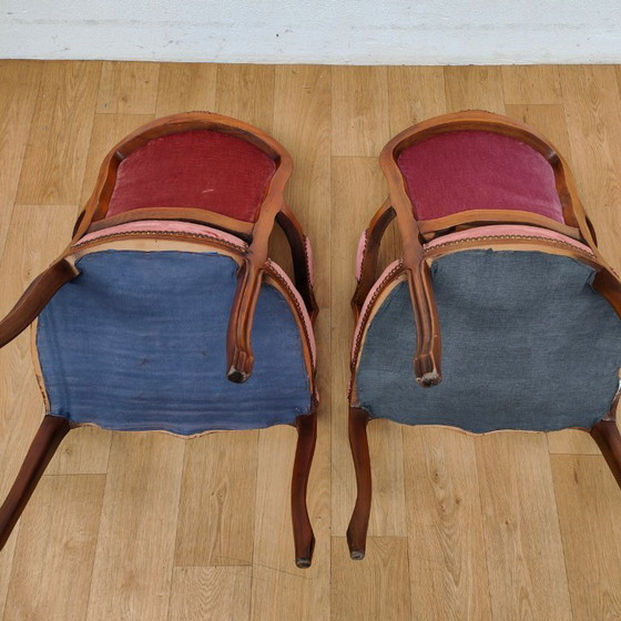 Image 1 of Ensemble de deux chaises et fauteuils vintage français Louis XV en bois et velours