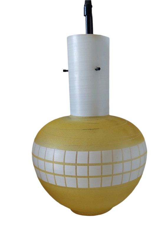 Image 1 of Suspension en verre jaune italien des années 1960