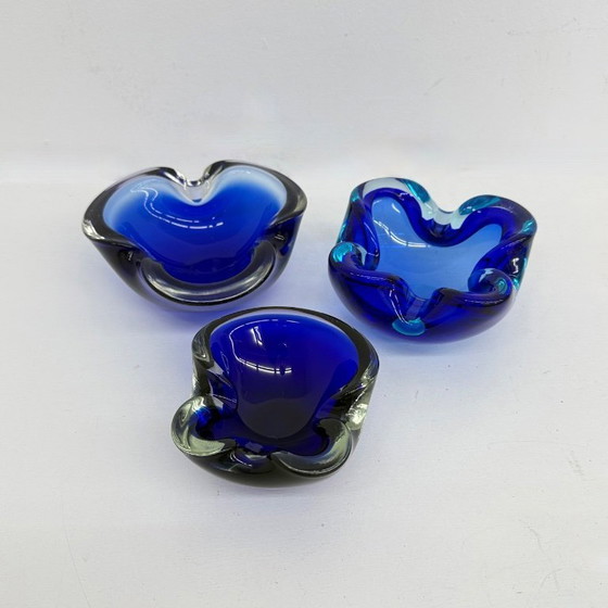 Image 1 of 1 van 6 Mid century design blue murano glass bowls, 1970’s