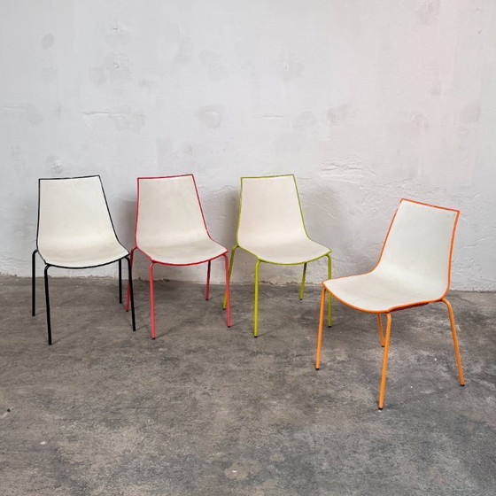 Image 1 of Juego de 4 sillas italianas Pedrali 3D a color.