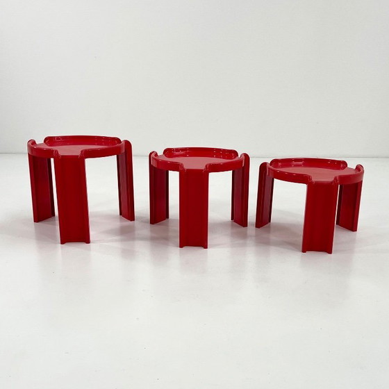Image 1 of Ensemble de tables gigognes rouges de Giotto Stoppino pour Kartell, années 1970