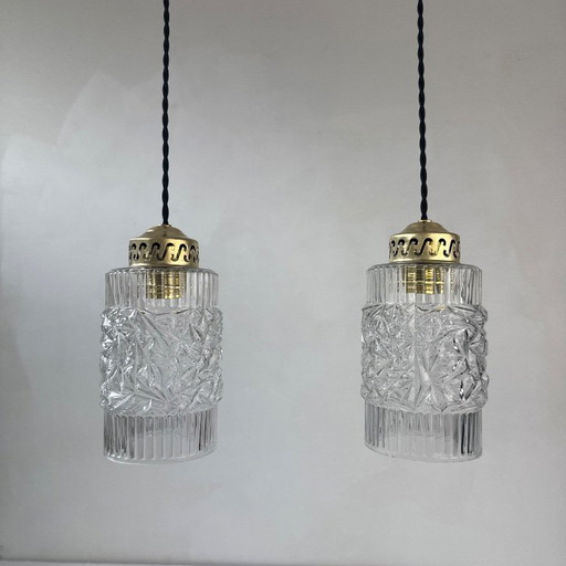 PAIR OF VINTAGE GLASS PENDANTS – hanglampen