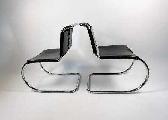 Image 1 of Een paar MR10 loungestoelen — Ludwig Mies van der Rohe, toegeschreven aan Knoll, ca. jaren 70