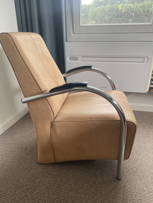 Chaise en cuir Jess avec cadre en métal. Cognac