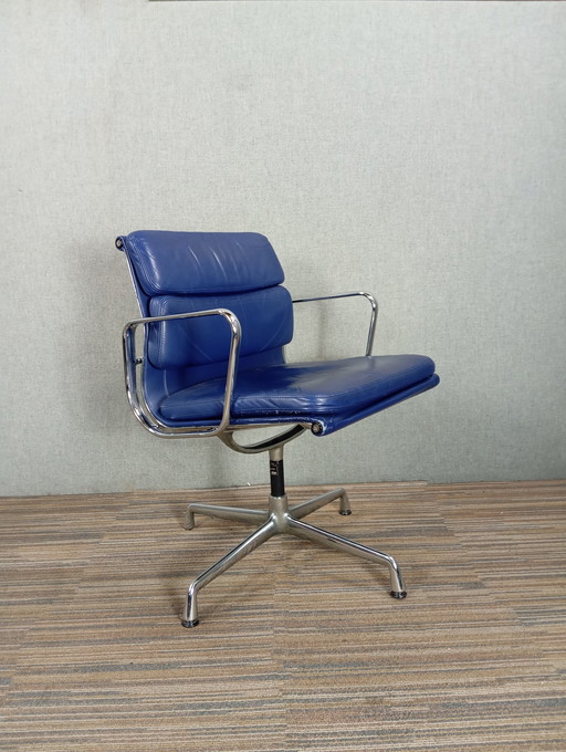 1X Vitra Soft Pad Chair Ea 208