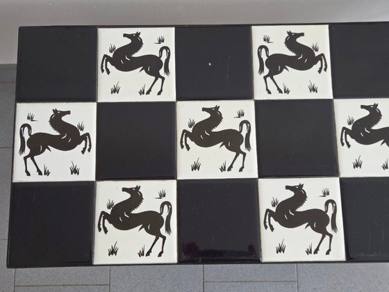 Image 1 of Vintage keramische bijzettafel uit de jaren 50 met paardenmotief, in rockabillystijl uit de jaren 50.
