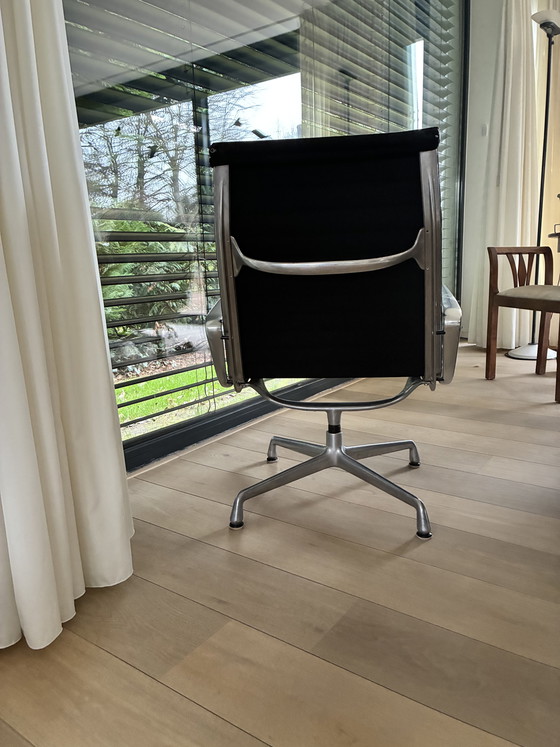 Image 1 of Eames EA116 loungestoel Herman Miller