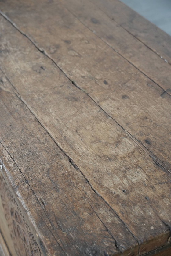 Image 1 of Antique Spanish chest made of walnut wood with beautiful carvings