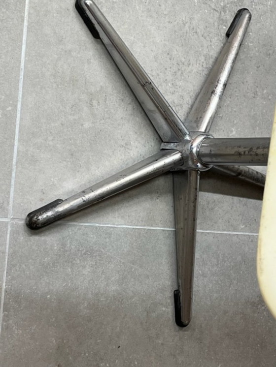 Image 1 of Chaise des années 70, époque spatiale