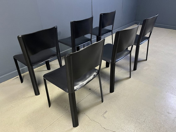 Image 1 of Vintage zwart lederen Italiaanse eetkamerstoelen, jaren 1980