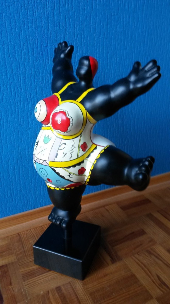 Image 1 of Statue einer fülligen Dame im Badeanzug 52 cm hoch