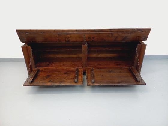 Image 1 of Een laag, brutalistisch dressoir van Georges Robert, gemaakt van donker grenenhout, uit de jaren 50/60.