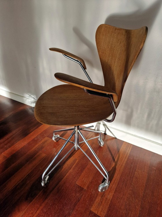 Image 1 of Sedia da scrivania girevole Early Edition modello 3217 di Arne Jacobsen per Fritz Hansen