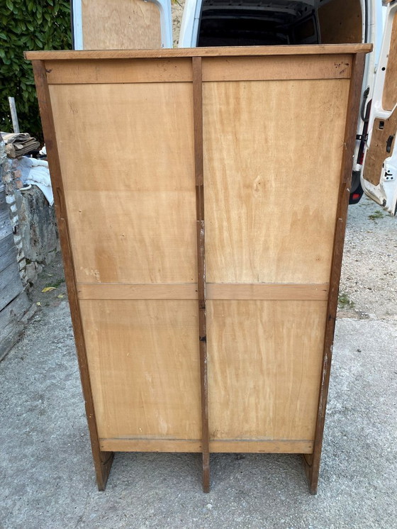 Image 1 of Eikenhouten archiefkast met dubbele kolom en gordijn uit de jaren 50