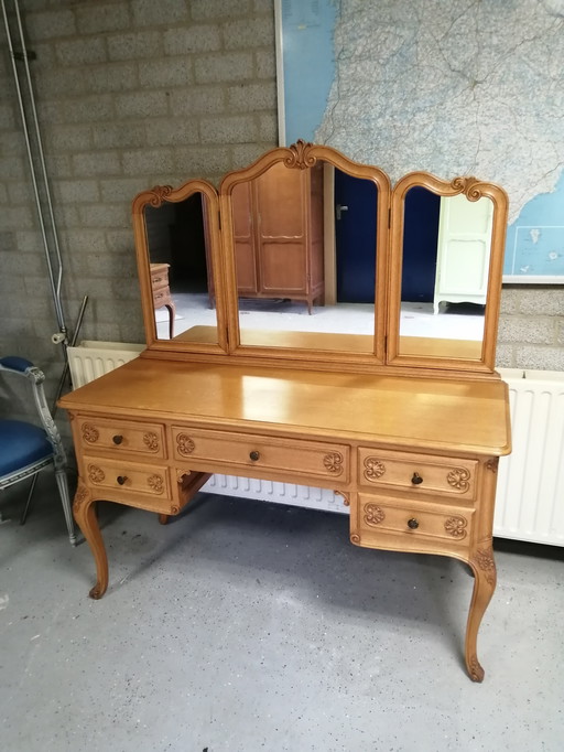 Vintage dressing table