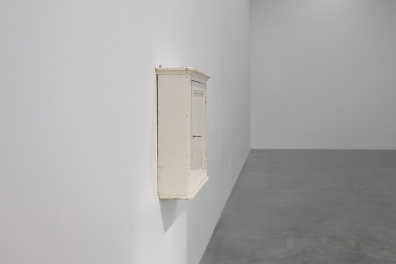 Image 1 of Wit houten medicijnkastje in art-decostijl, Frankrijk 1920