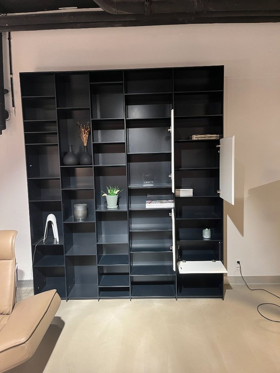 Image 1 of Armoire murale à grille Interlübke