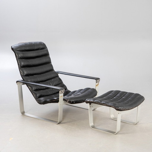 ILMARI LAPPALAINEN. Loungesessel + Hocker, Modell „Pulkka“, 19