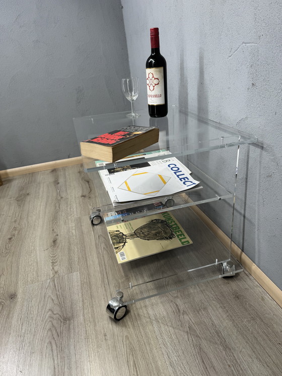 Image 1 of Tavolino laterale in acrilico del 1980