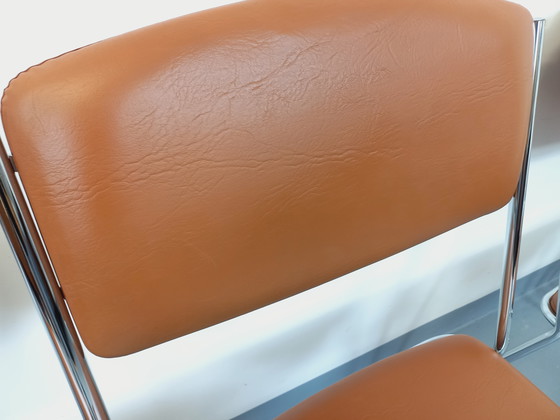 Image 1 of Set di 4 sedie a slitta vintage degli anni '70 in metallo cromato e similpelle color cognac