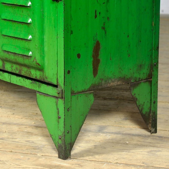 Image 1 of Industriële groene locker, jaren 1950