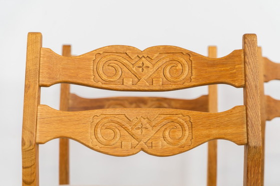 Image 1 of Set aus 6 brutalistischen Stühlen aus Eiche von Henning Kjaernulf (Dänemark, 1970er Jahre).