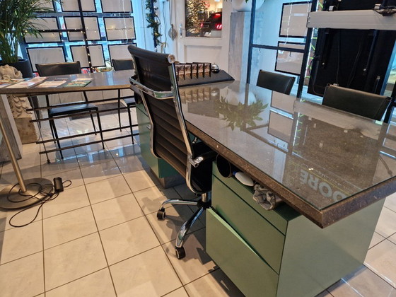 Image 1 of Scrivania su misura in pietra naturale e metallo (2 pezzi) e pensili