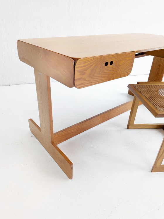 Image 1 of Escritorio y sillón a juego de mediados de siglo, diseñados por Derk Jan De Vries en la década de 1970.