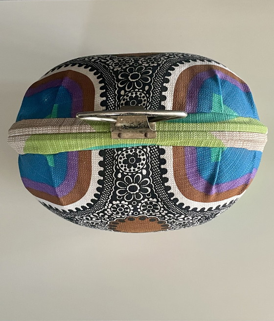 Image 1 of Copriteiera vintage con stampa floreale retrò e interno lilla