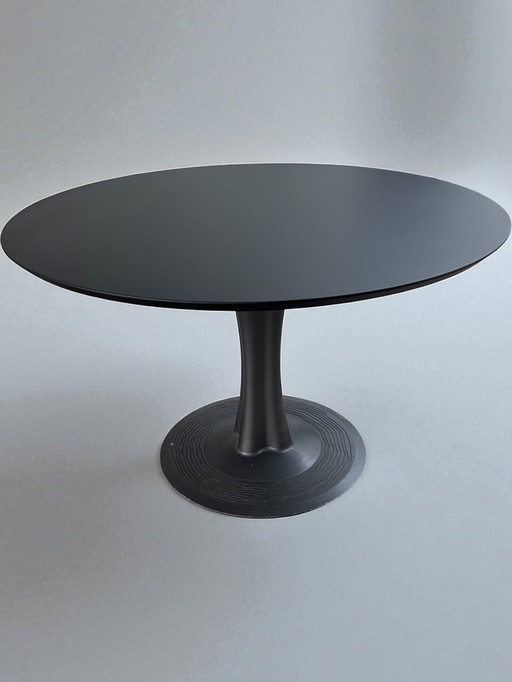 Runder Leolux-Design-Tisch