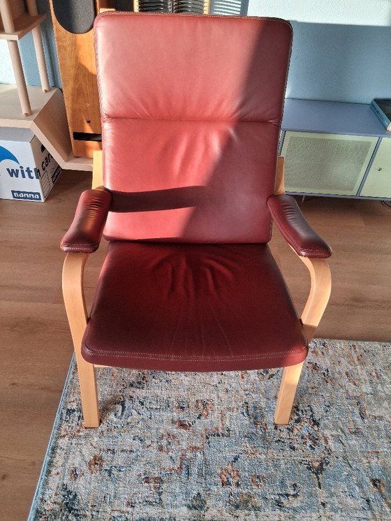 Image 1 of FAUTEUIL Deens gelakt beuken en rood leer 