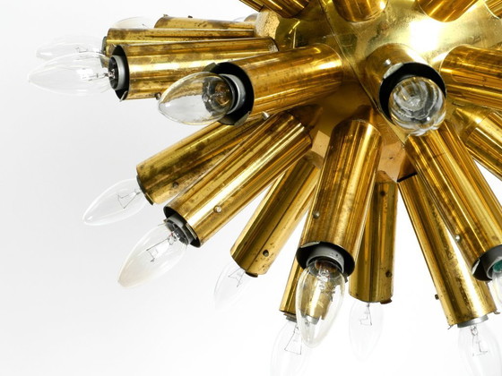 Image 1 of Lámpara de techo XXL de latón, estilo espacial, de los años 60, de J.T. Kalmar, con 43 brazos | 66 cm | 26"