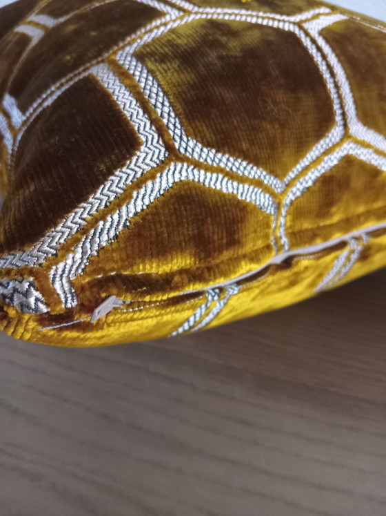 Dekorative Kissen der Designers Guild – Textile, Velvet (photo 5 of 5)
