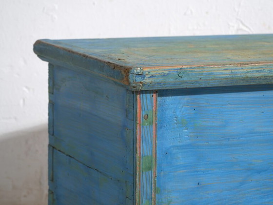 Antike bemalte blaue Truhe aus Kiefer – Mitteleuropa, um 1900 – Aufbewahrungsschrank, Iron, Scandinavian (photo 18 of 40)