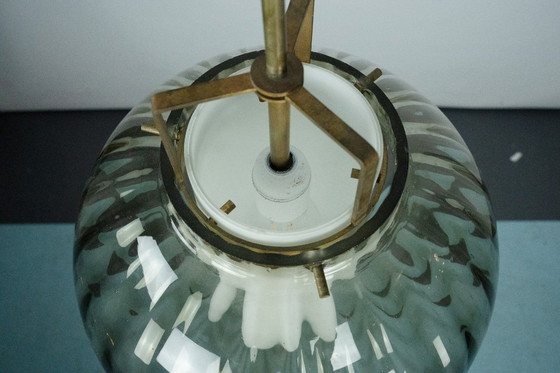 Image 1 of Mid-Century Murano gerookte glazen kroonluchter met opaline diffuser, Italië jaren 50
