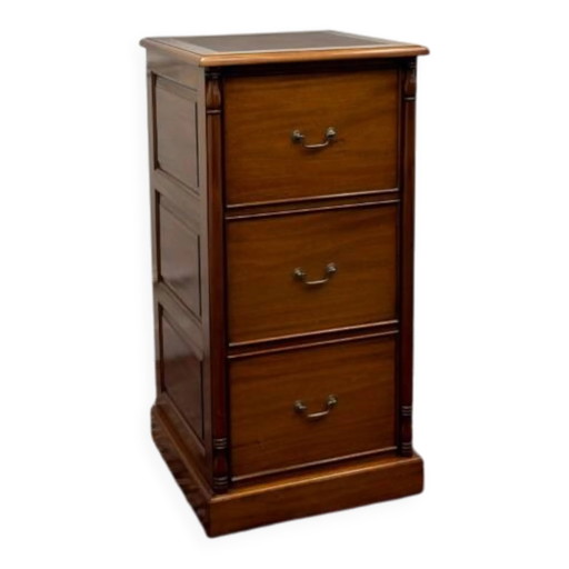 Classic Englisch Chest of Drawers