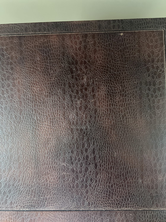 Image 1 of Klassieke leren bijzettafel - aangeschaft bij Mulberry.
