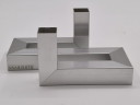 Candeliere di design con candele abbinate contrassegnate "Amambient"