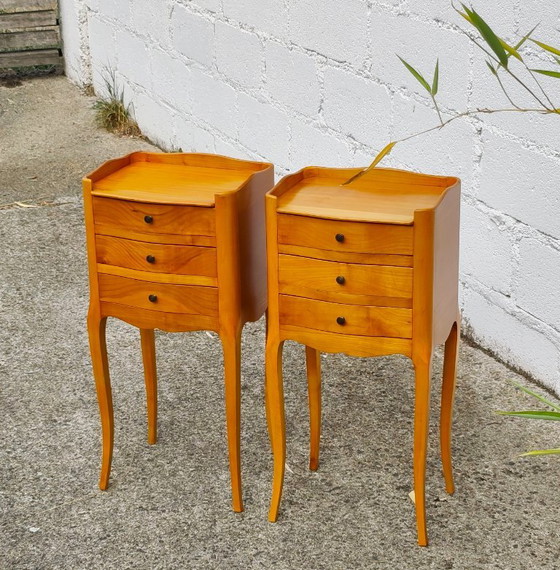 Vintage Franse houten nachtkastjes (paar) - 2 kersenhouten nachtkastjes - Louis XV-stijl - jaren 80 – Wood (photo 3 of 15)